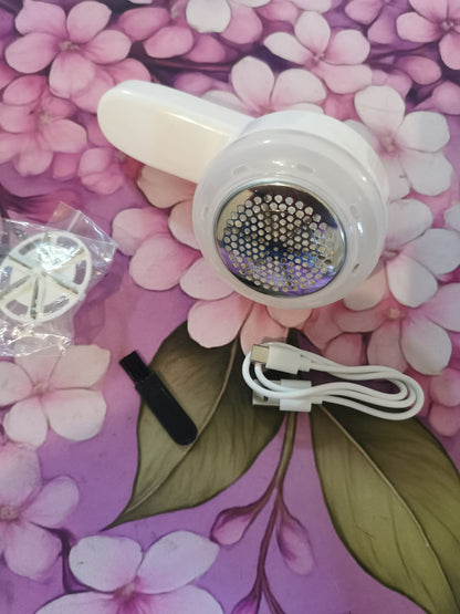 Close-up of the protective metal shaving head on the lint remover