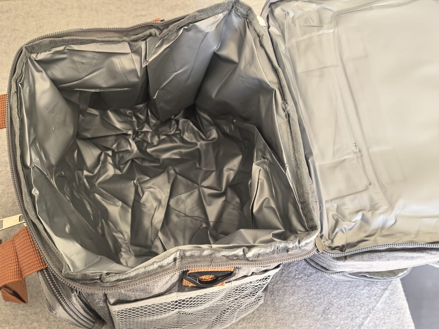 Spacious lower insulated compartment of the two-tier lunch bag