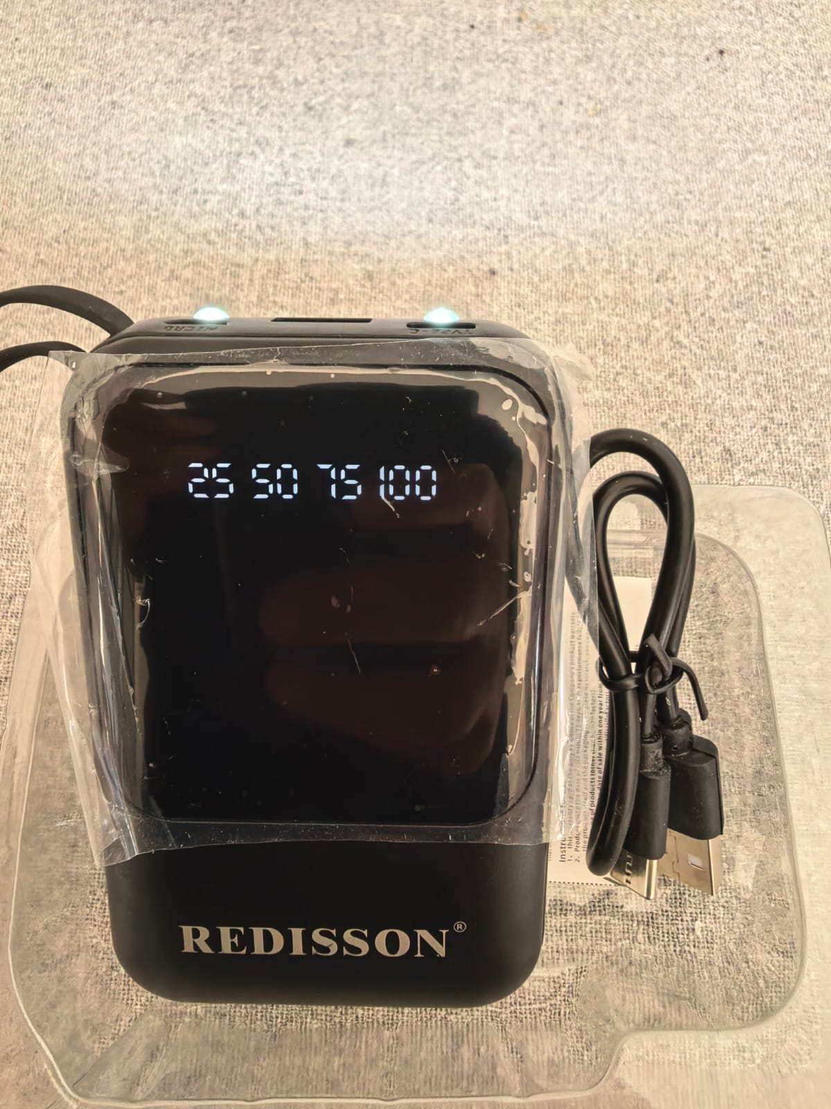 Black REDISSON 10000mAh power bank with digital battery display